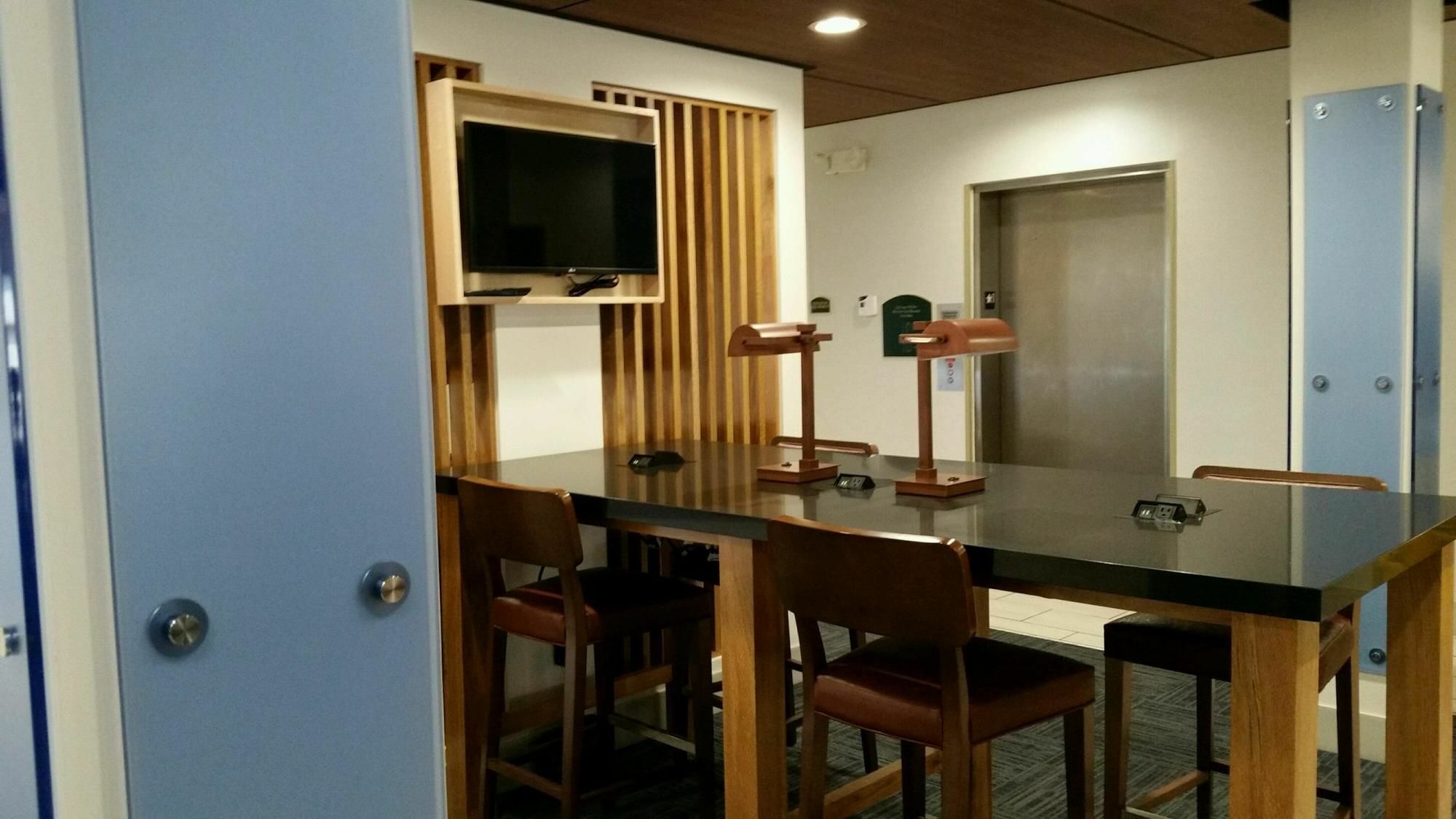 Holiday Inn Express Knoxville-Strawberry Plains By Ihg Экстерьер фото